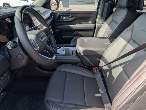 New 2026 GMC Yukon XL Denali w/ Denali Reserve Package AWD/4WD image 3