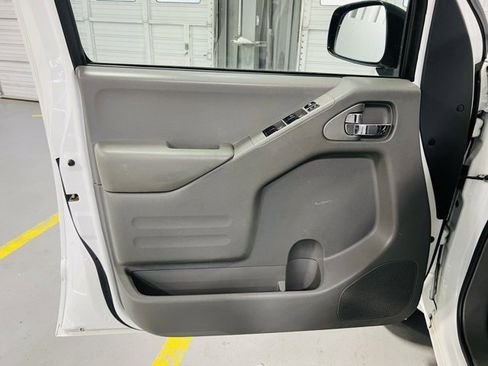 Used 2019 Nissan Frontier SV image 24