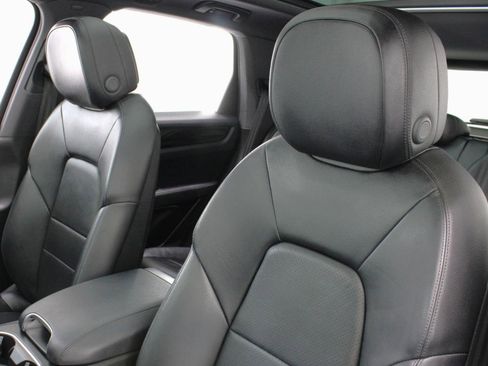 Used 2020 Porsche Cayenne AWD/4WD image 30