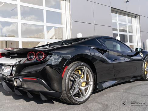 Certified 2021 Ferrari F8 Tributo image 12