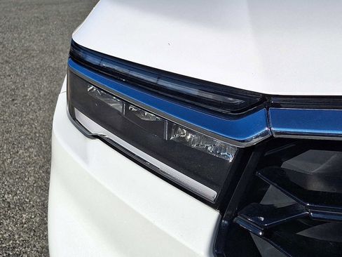 Used 2023 Honda Pilot Touring image 9