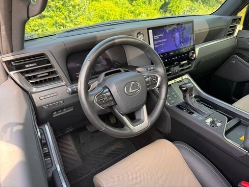 Used 2024 Lexus GX 550 AWD/4WD image 17