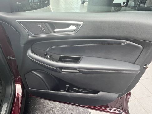 Used 2018 Ford Edge Titanium w/ Equipment Group 302A AWD/4WD image 32