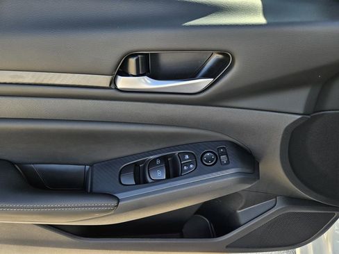 New 2025 Nissan Altima 2.5 SV image 12