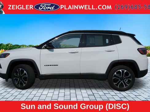 Used 2023 Jeep Compass Limited w/ Sun and Sound Group AWD/4WD image 2