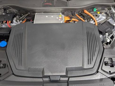 Used 2022 Audi e-tron Premium Plus w/ Premium Plus Package image 39