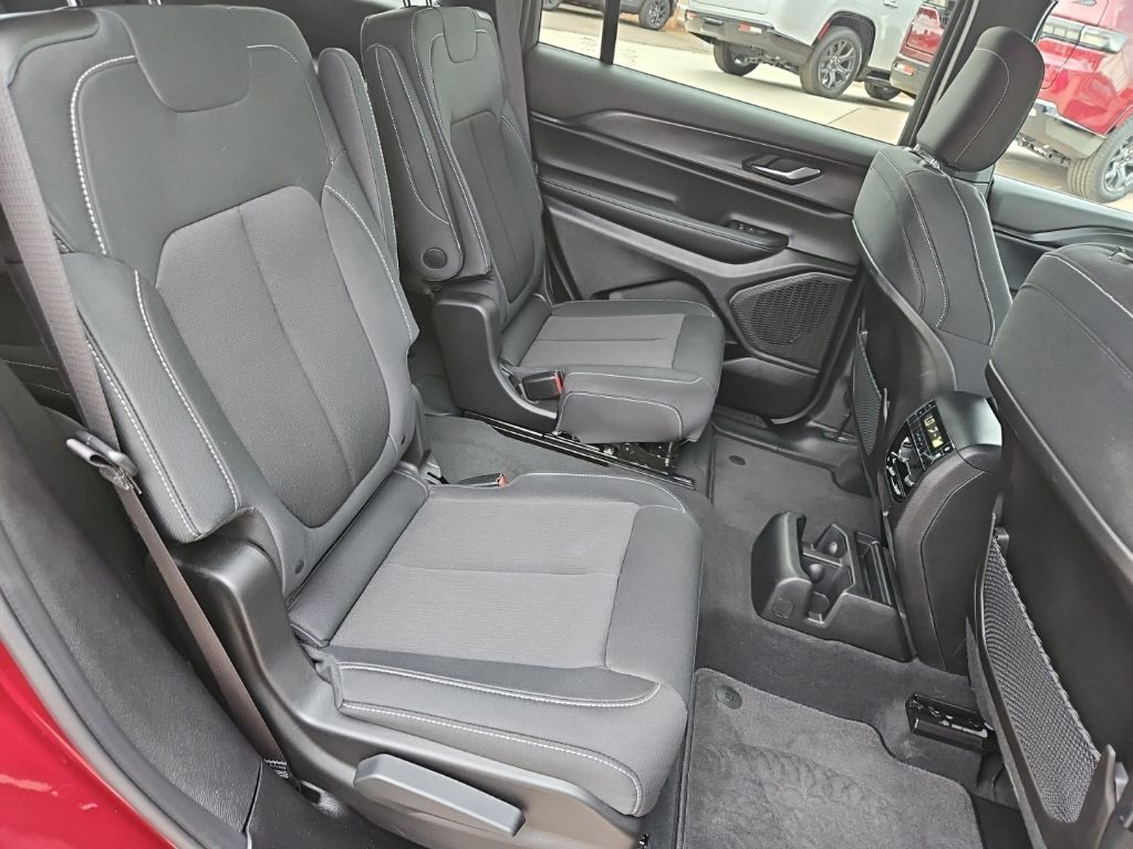 Used 2025 Jeep Grand Cherokee L Laredo w/ Trailer Tow Package AWD/4WD image 29