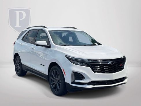 Used 2024 Chevrolet Equinox RS FWD image 2
