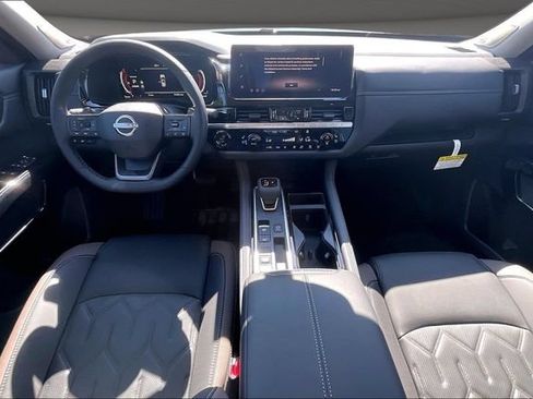 New 2026 Nissan Pathfinder Platinum w/ Cargo Package FWD image 5