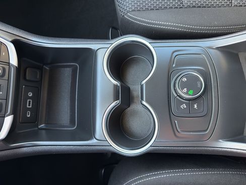 Used 2024 GMC Terrain SLE image 22