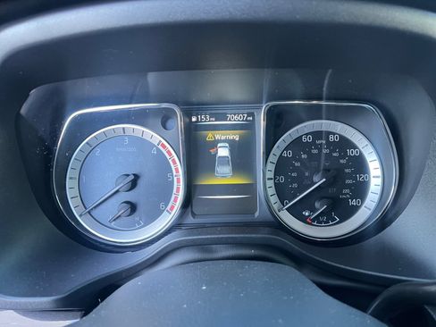 Used 2017 Nissan Titan SV image 10