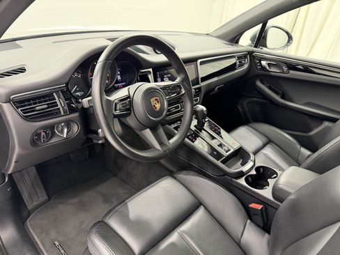 Certified 2024 Porsche Macan AWD/4WD image 26