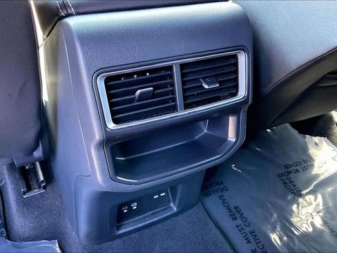 Certified 2024 Volkswagen Atlas Cross Sport SE image 18