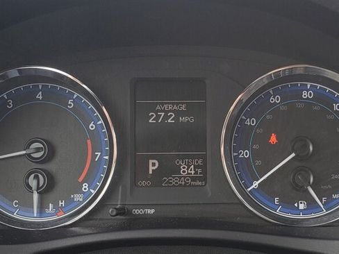 Used 2018 Toyota Corolla LE FWD image 10