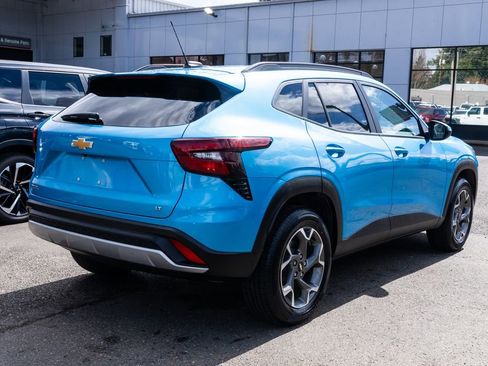 Used 2025 Chevrolet Trax LT FWD image 6