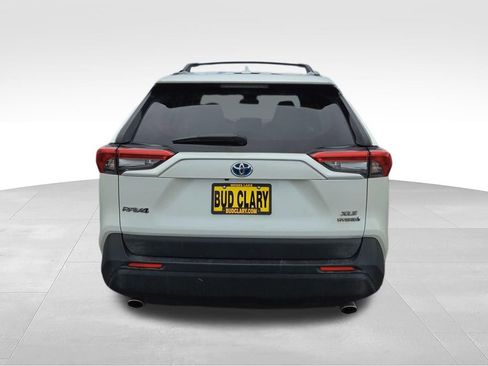 Used 2022 Toyota RAV4 XLE Premium image 5