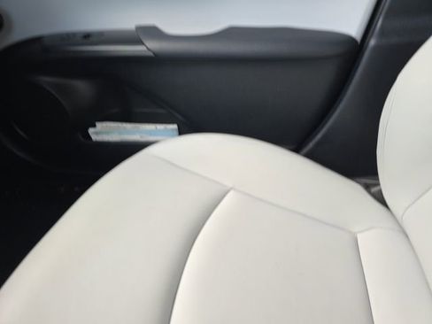 Used 2019 Toyota Prius L Eco image 12