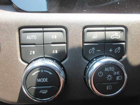 New 2026 GMC Sierra 2500 SLT AWD/4WD image 17