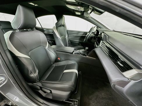 Used 2025 Toyota Camry SE FWD image 29