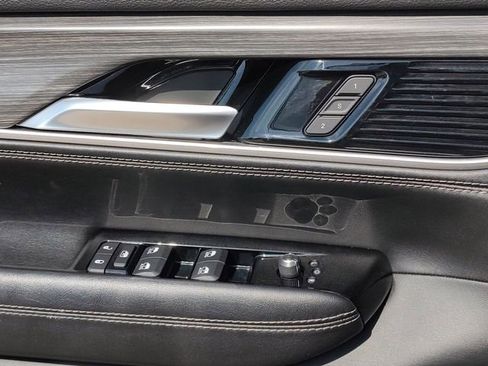 Certified 2024 Jeep Wagoneer L Series III w/ Flexible Seating Group AWD/4WD image 22