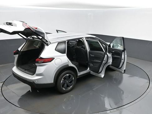 Used 2025 Nissan Rogue SV image 27