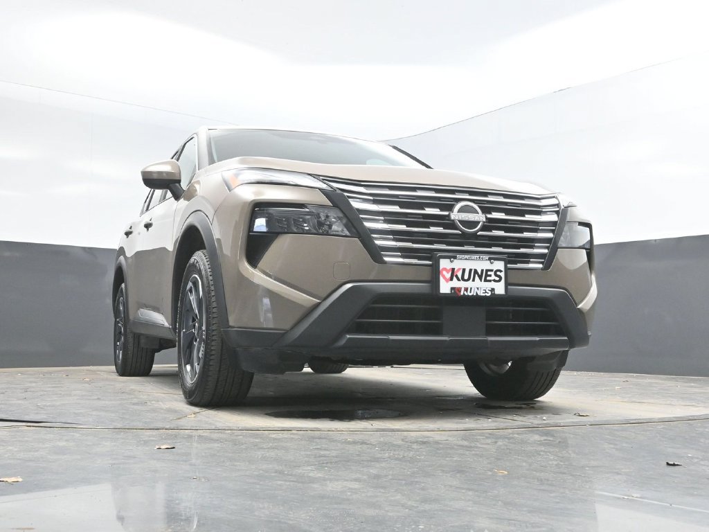 Used 2025 Nissan Rogue SV AWD/4WD image 29