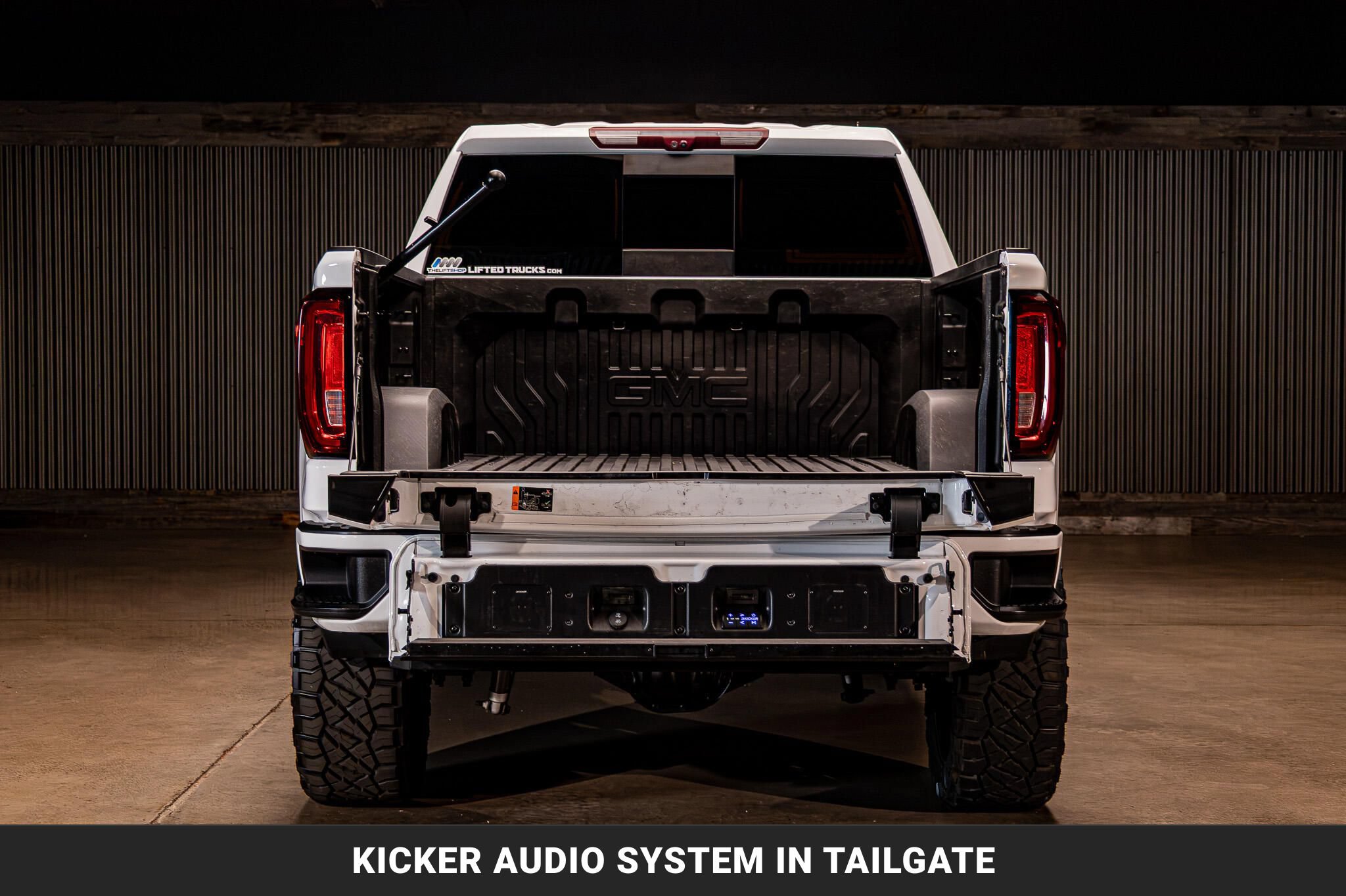 Used 2024 GMC Sierra 1500 AT4 w/ Technology Package AWD/4WD image 9