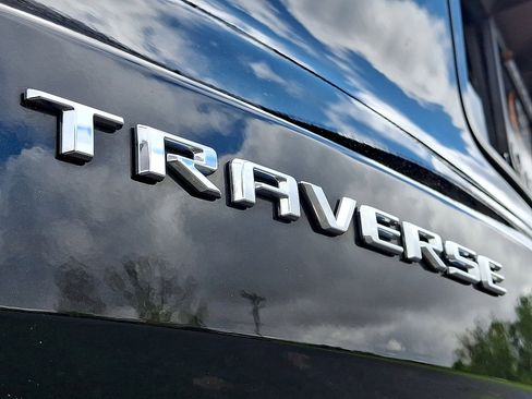Used 2025 Chevrolet Traverse LT FWD image 24