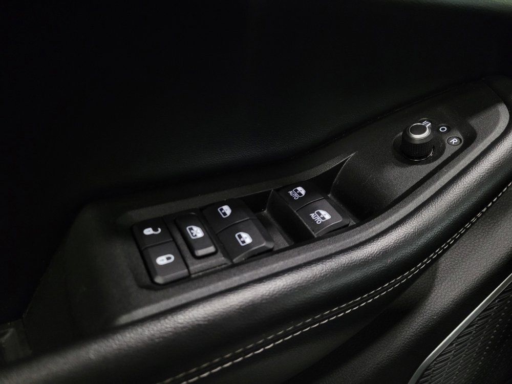 Used 2021 Jeep Grand Cherokee L Limited AWD/4WD image 27
