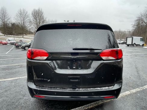 Used 2019 Chrysler Pacifica Touring-L Plus w/ Advanced Safetytec Group image 4