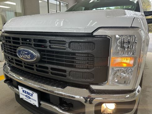 New 2026 Ford F250 XL w/ XL Chrome Package AWD/4WD image 2