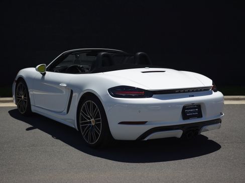 Certified 2024 Porsche 718 Boxster RWD image 3