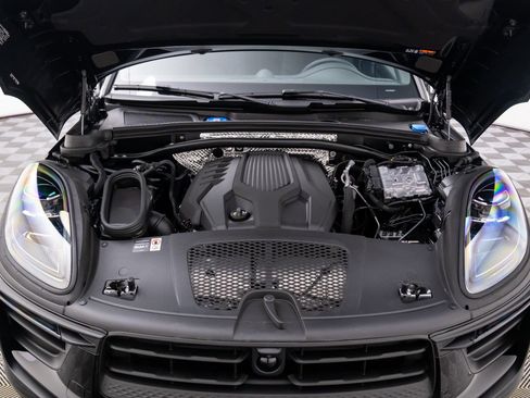 Certified 2026 Porsche Macan AWD/4WD image 30