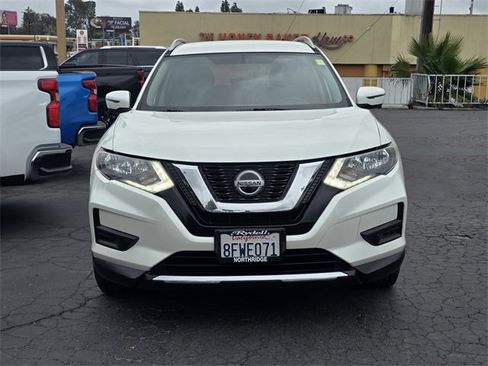 Used 2018 Nissan Rogue SV w/ Premium Package image 2