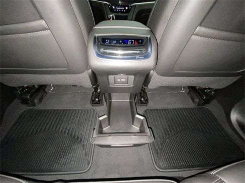 Used 2021 Cadillac XT6 Premium Luxury image 30