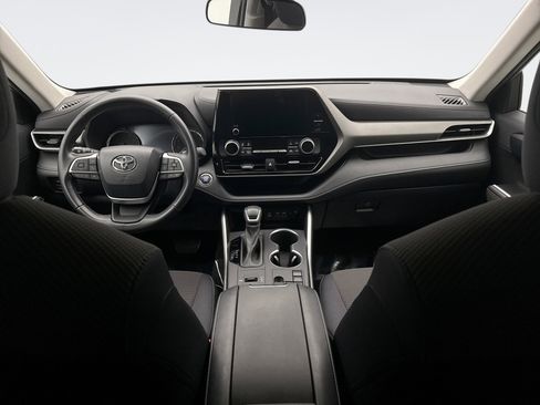 Used 2023 Toyota Highlander LE image 14