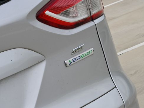 Used 2015 Ford Escape SE image 9