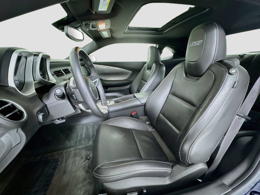 Used 2010 Chevrolet Camaro SS RWD image 11