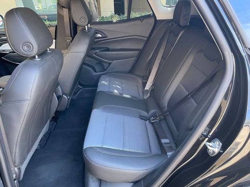 Used 2025 Chevrolet Trax LT image 29