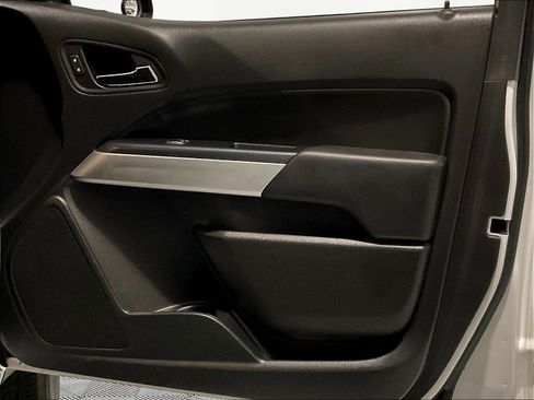 Used 2022 Chevrolet Colorado LT w/ Fleet Safety Package RWD image 27
