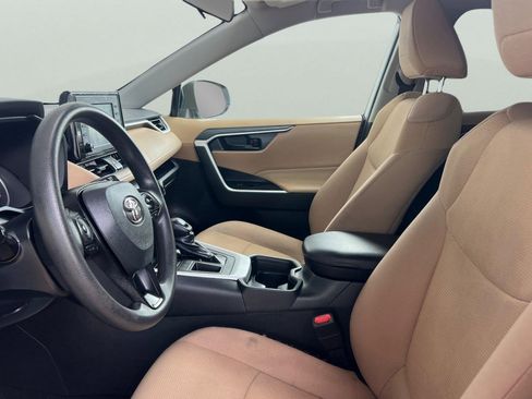 Used 2020 Toyota RAV4 LE image 15