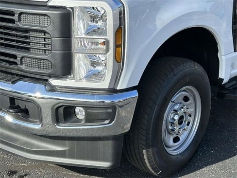 New 2026 Ford F250 XL w/ XL Chrome Package image 9