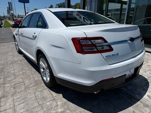 Used 2016 Ford Taurus SE FWD image 10