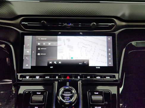 Used 2025 Aston Martin V8 Vantage Coupe image 11