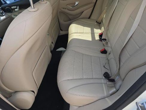 Used 2021 Mercedes-Benz GLC 300 4MATIC w/ Premium Package image 7