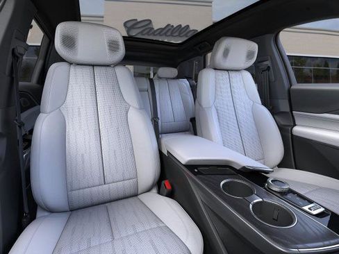 New 2023 Cadillac Lyriq RWD Luxury image 16