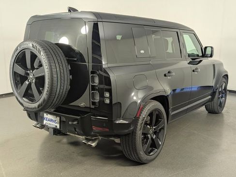 Used 2022 Land Rover Defender 110 V8 AWD/4WD image 7