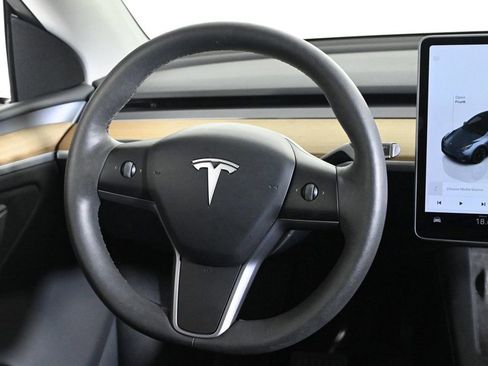 Used 2024 Tesla Model Y Long Range image 10