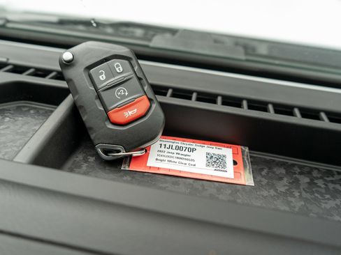Used 2022 Jeep Wrangler Unlimited Sport AWD/4WD image 29