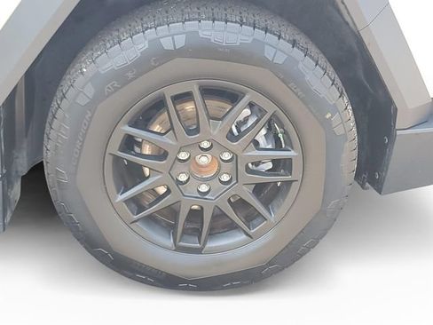 Used 2025 Tesla Cybertruck AWD Crew Cab image 31
